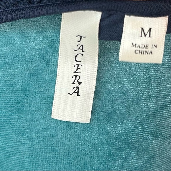 Tacera Navy Blue Lace Dress - Medium: Sophisticated Allure with Flowy Sleeves - Picture 10 of 11